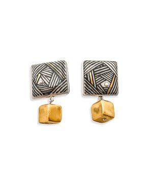  Square Earrings with Lines and Cubes, fig. 1 