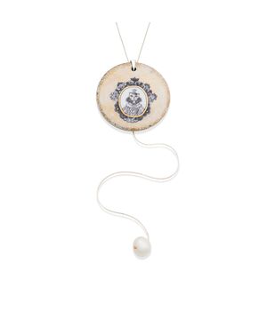  Round Pendant Necklace with Charm "Cat Portrait", fig. 1 