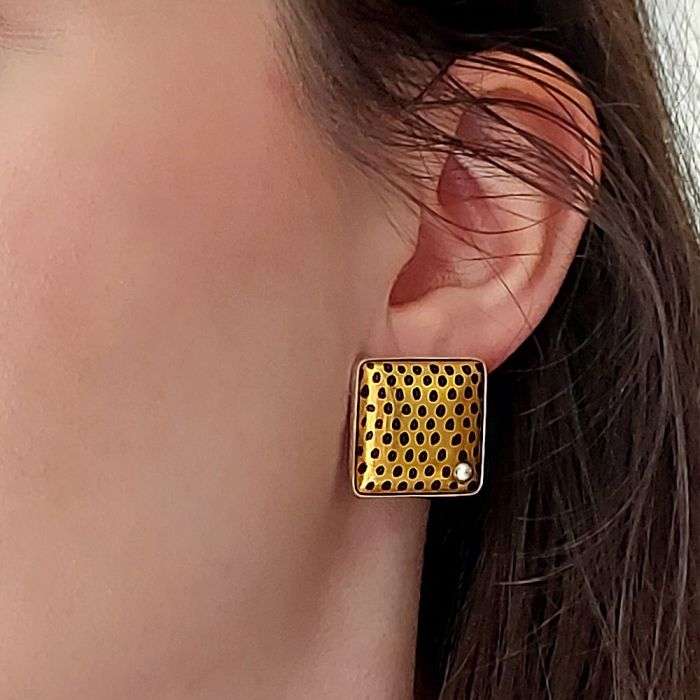  Rectangle Earrings with Dots "Signs", fig. 1 
