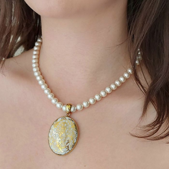  Pearl Necklace with Oval Pendant "Deep In The Ocean", fig. 1 